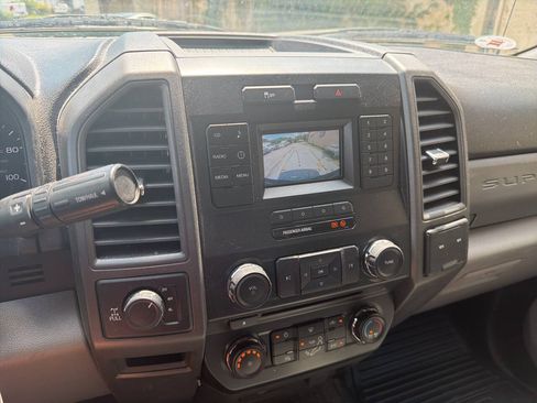 Used 2018 Ford F250 XL w/ Power Equipment Group AWD/4WD image 22