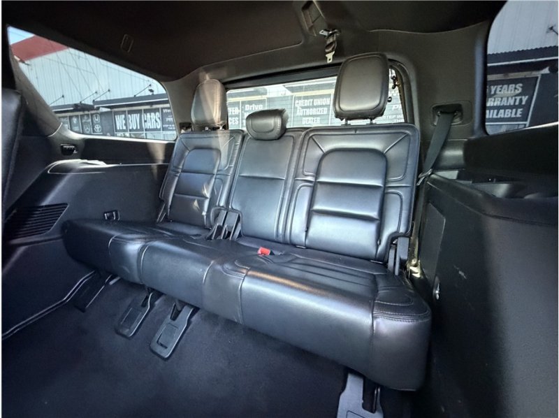 Used 2019 Lincoln Navigator Select RWD image 25