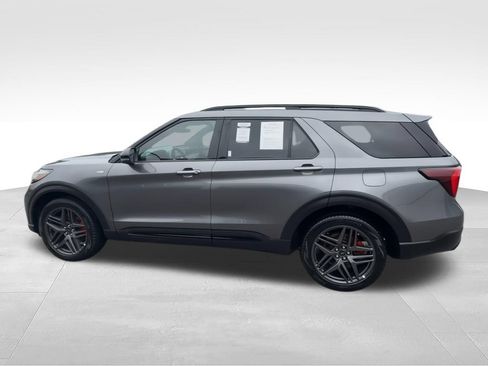 Used 2025 Ford Explorer ST-Line w/ ST-Line Street Pack AWD/4WD image 6