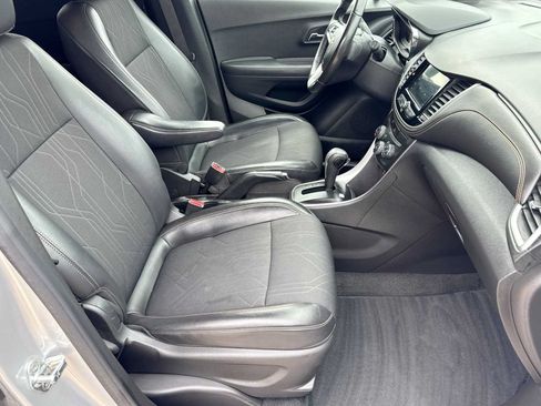 Used 2019 Chevrolet Trax LT w/ LT Convenience Package AWD/4WD image 20