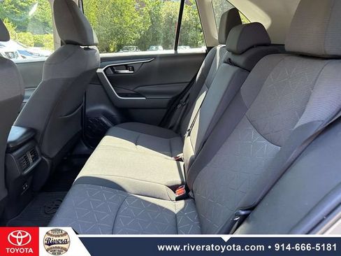 Used 2021 Toyota RAV4 XLE w/ Convenience Package AWD/4WD image 17