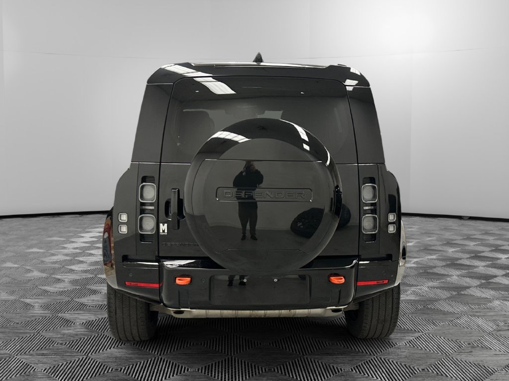Used 2024 Land Rover Defender 110 X AWD/4WD image 4