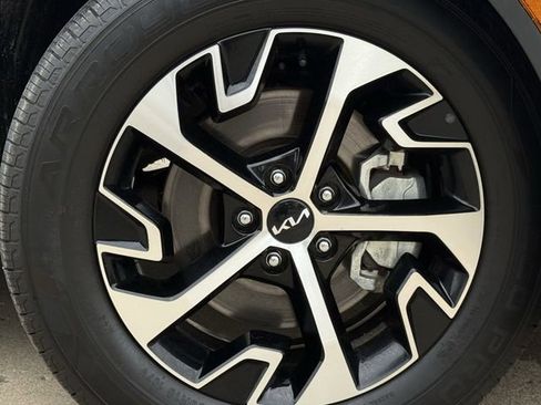 Used 2024 Kia Sportage EX FWD image 9