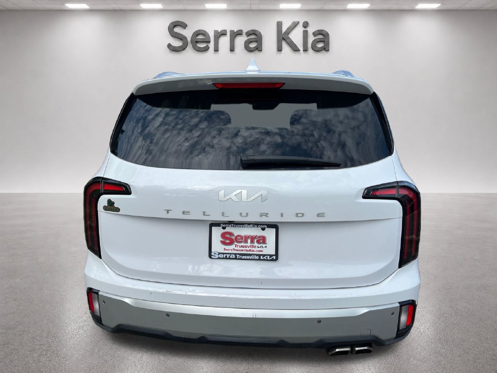 Used 2024 Kia Telluride EX w/ EX Captain's Chair Package FWD image 3