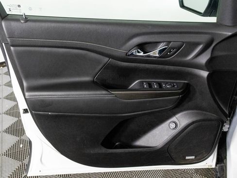 Certified 2023 GMC Acadia SLT image 33