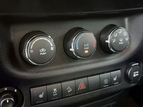 Used 2014 Jeep Wrangler Sahara w/ Connectivity Group AWD/4WD image 17