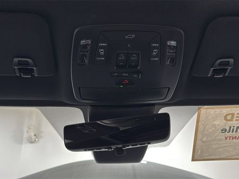 Certified 2025 Toyota Sienna Limited image 11