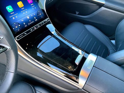 Used 2025 Mercedes-Benz GLC 300 4MATIC image 16