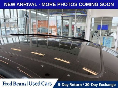 Used 2022 Volkswagen Tiguan SEL R-Line image 11