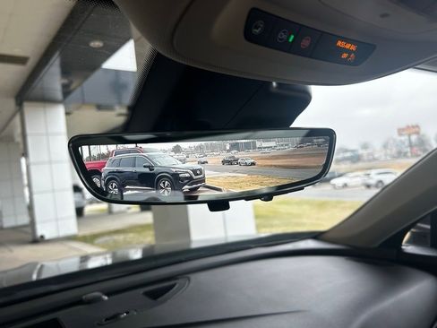 Used 2022 Buick Envision Avenir w/ Technology Package II image 18