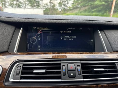 Used 2013 BMW 750Li xDrive AWD/4WD image 16