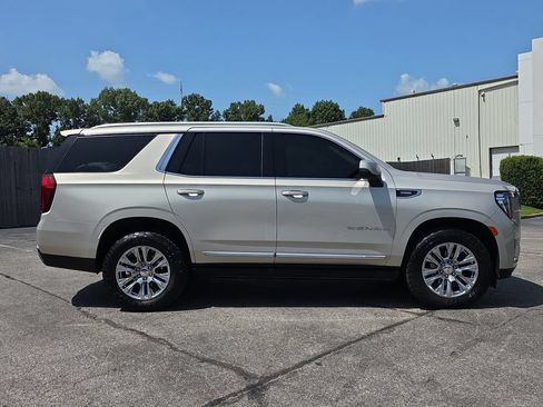 Used 2023 GMC Yukon Denali RWD image 6