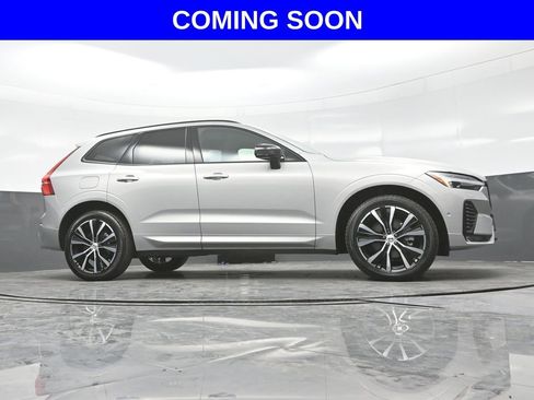 Used 2025 Volvo XC60 B5 Plus AWD/4WD image 29