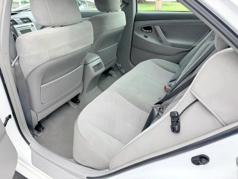 Used 2011 Toyota Camry LE FWD image 10