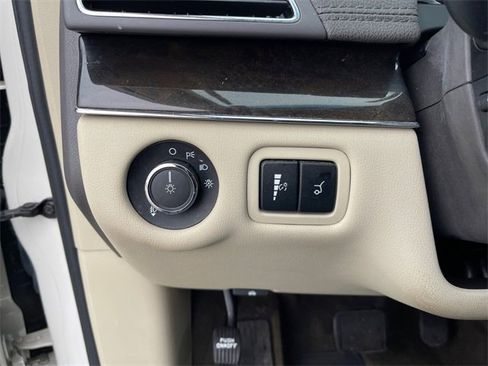 Used 2013 Lincoln MKT AWD image 31