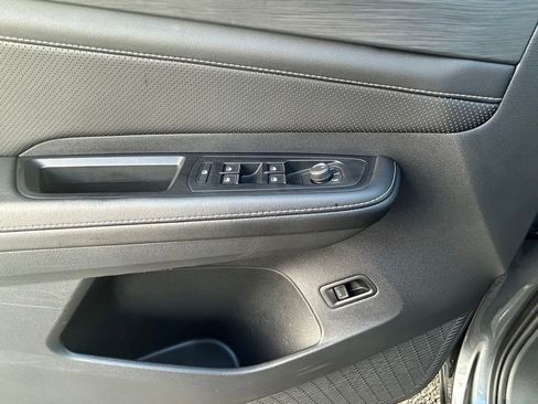 Used 2024 Volkswagen Atlas Cross Sport SE image 17