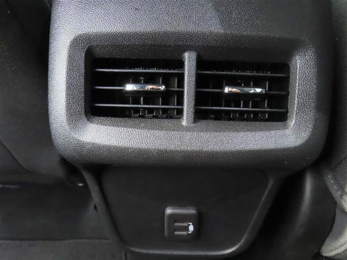 Used 2023 GMC Terrain SLE FWD image 31