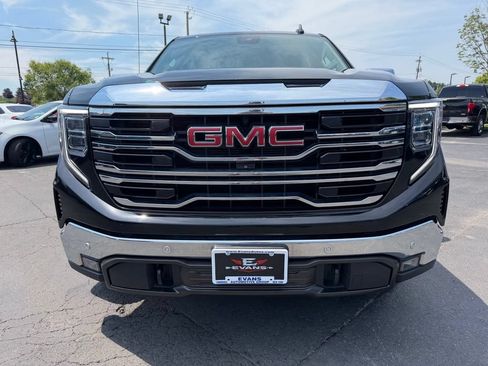 Used 2022 GMC Sierra 1500 SLT w/ SLT Premium Plus Package AWD/4WD image 2