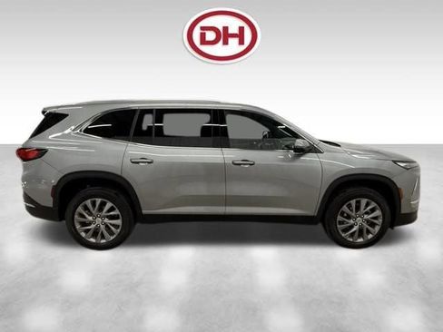 Used 2025 Buick Enclave Preferred AWD/4WD image 2