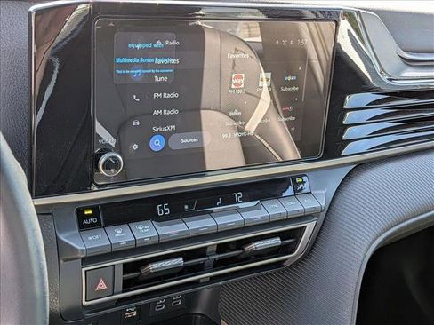 Used 2025 Toyota Camry SE image 5