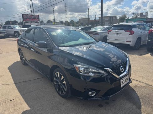Used 2019 Nissan Sentra SR w/ Exterior Package image 7