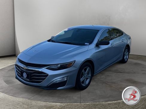 Used 2022 Chevrolet Malibu LS FWD image 2