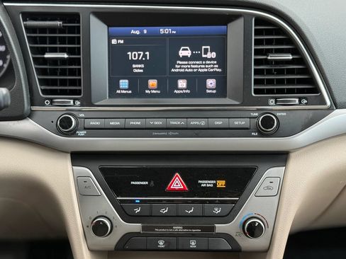 Used 2018 Hyundai Elantra SEL FWD image 25