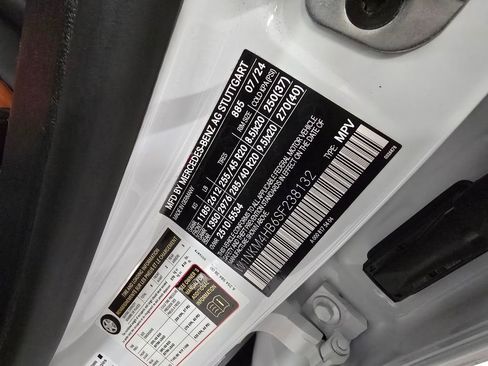 Used 2025 Mercedes-Benz GLC 300 4MATIC w/ AMG Line image 15