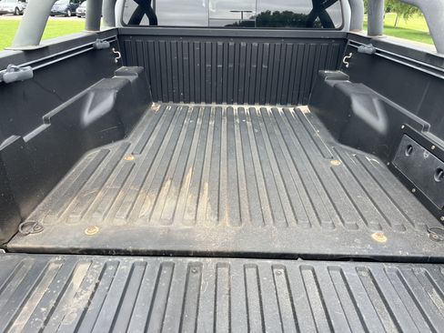 Used 2019 Toyota Tacoma SR5 AWD/4WD image 28