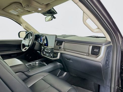 Used 2024 Ford Expedition XLT image 31