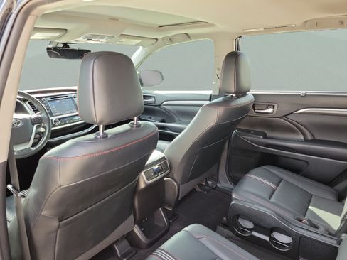 Used 2019 Toyota Highlander SE AWD/4WD image 23
