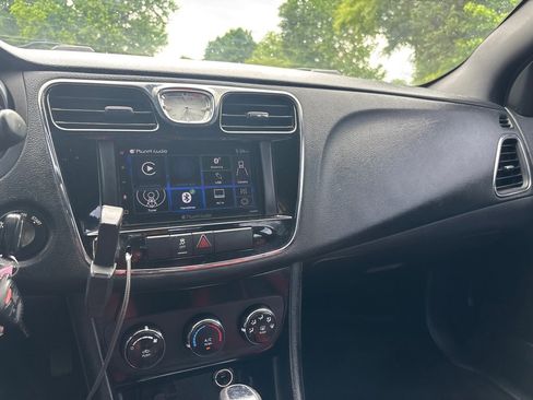 Used 2013 Chrysler 200 LX FWD image 14