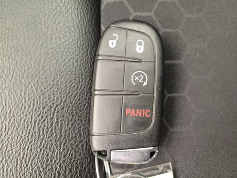Used 2018 Jeep Compass Latitude w/ Popular Equipment Group FWD image 32