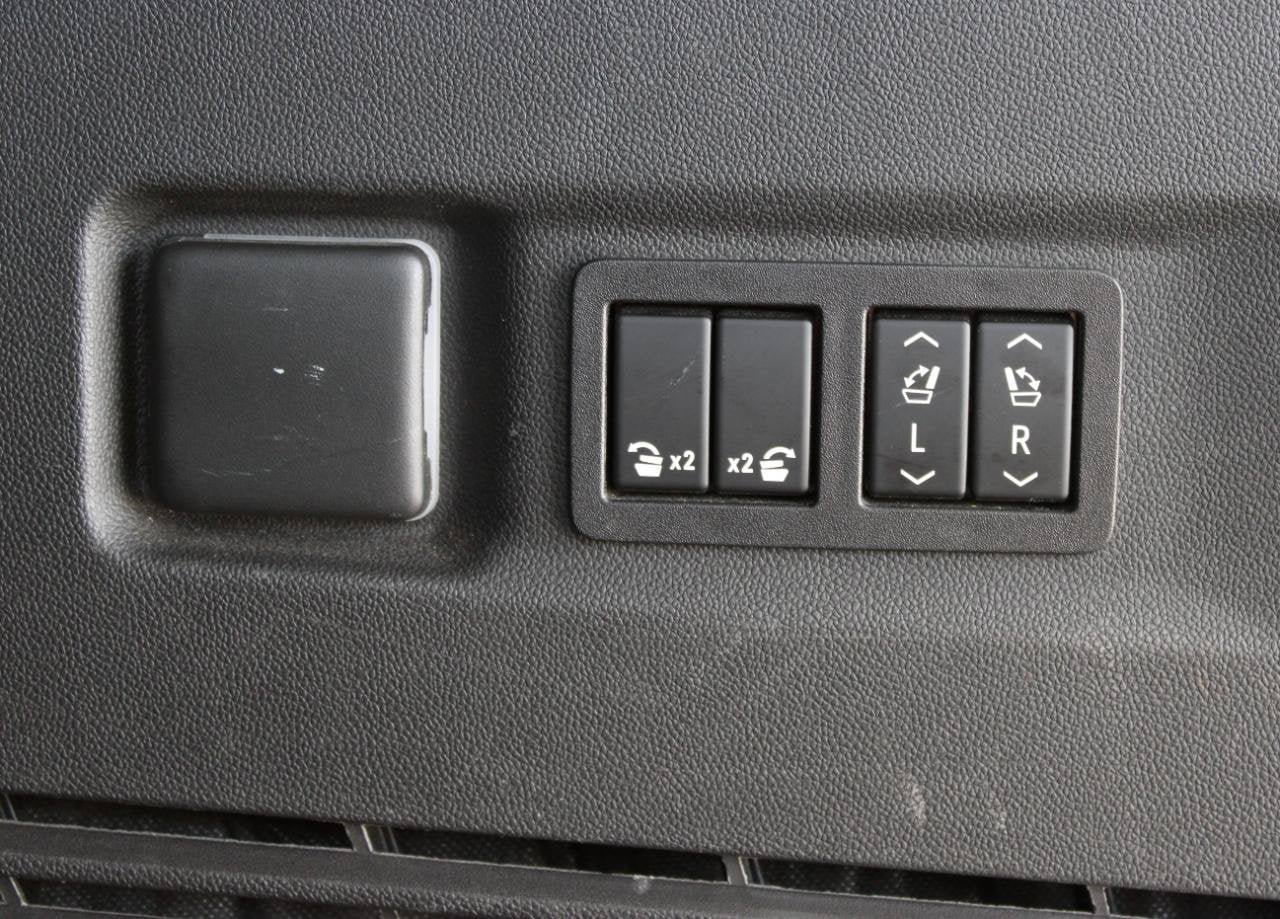 Used 2022 Chevrolet Suburban High Country AWD/4WD image 17