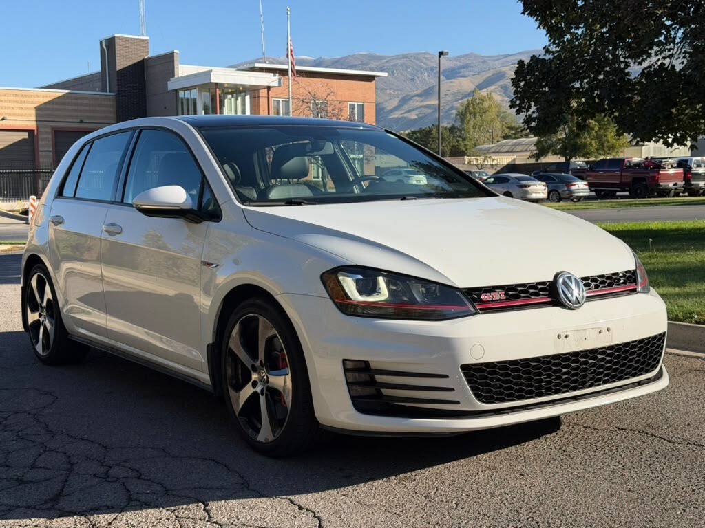 Used 2017 Volkswagen GTI SE FWD image 6
