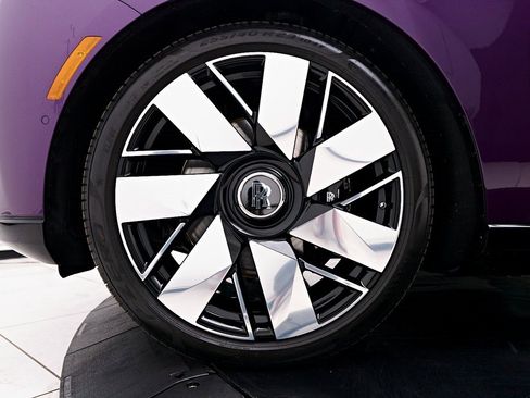 Used 2025 Rolls-Royce Cullinan image 3