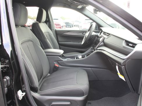 New 2025 Jeep Grand Cherokee L Laredo w/ Luxury Tech Group I image 26