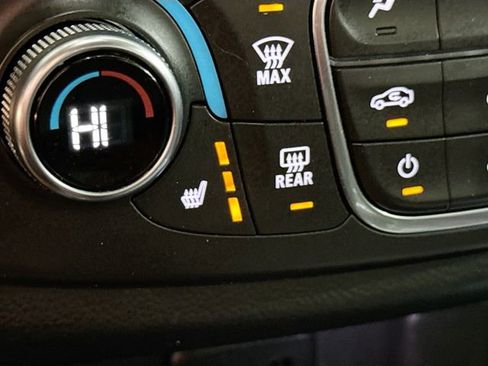 Used 2023 Chevrolet Traverse LT image 20