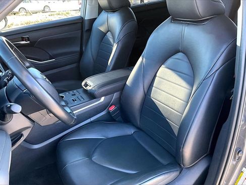 Used 2024 Toyota Highlander XLE image 21