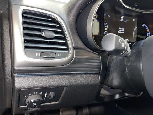Used 2019 Jeep Grand Cherokee Limited AWD/4WD image 24