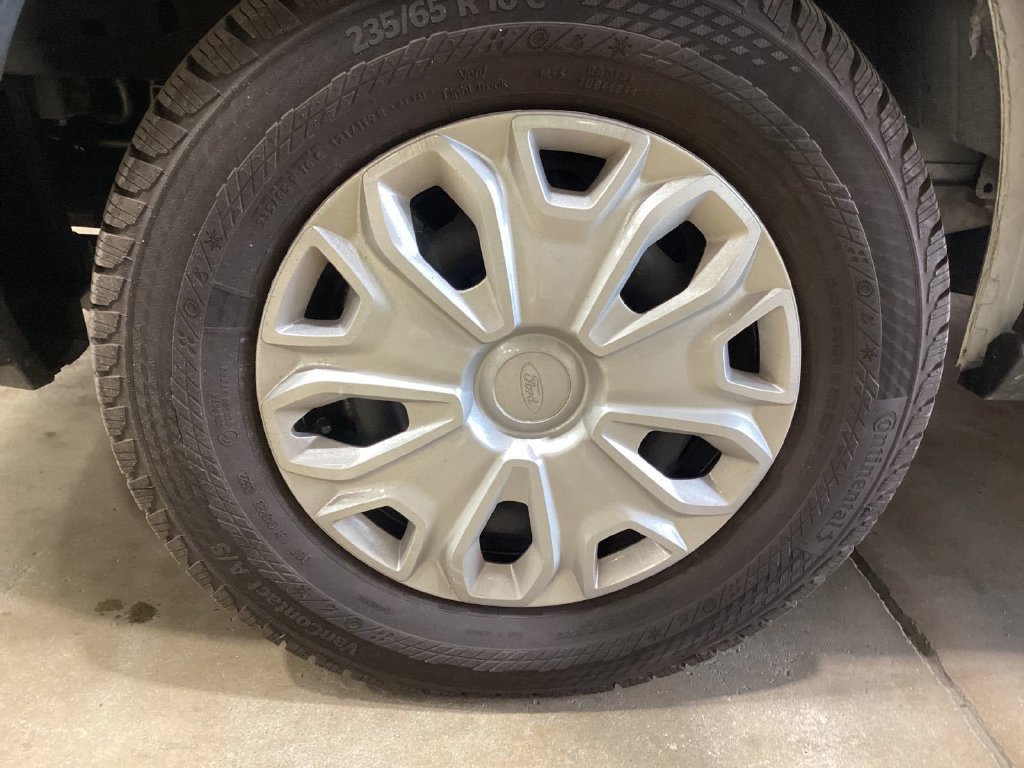 Used 2023 Ford E-Transit Medium Roof RWD image 9