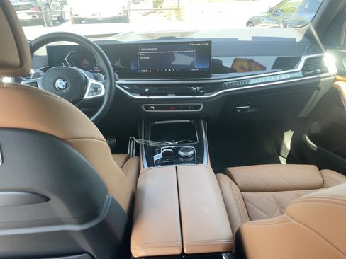 Used 2025 BMW X7 xDrive40i w/ M Sport Package AWD/4WD image 24