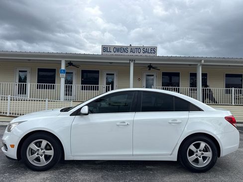 Used 2016 Chevrolet Cruze LT FWD image 2