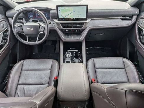 Certified 2025 Ford Explorer Platinum RWD image 15