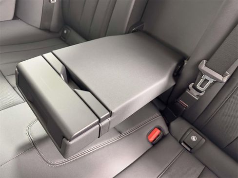 Used 2022 BMW 530i xDrive w/ Convenience Package image 34