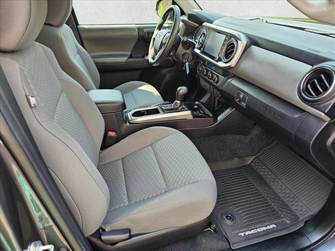 Used 2021 Toyota Tacoma SR5 AWD/4WD image 12
