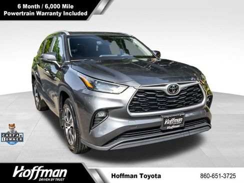 Used 2023 Toyota Highlander XLE AWD/4WD image 1
