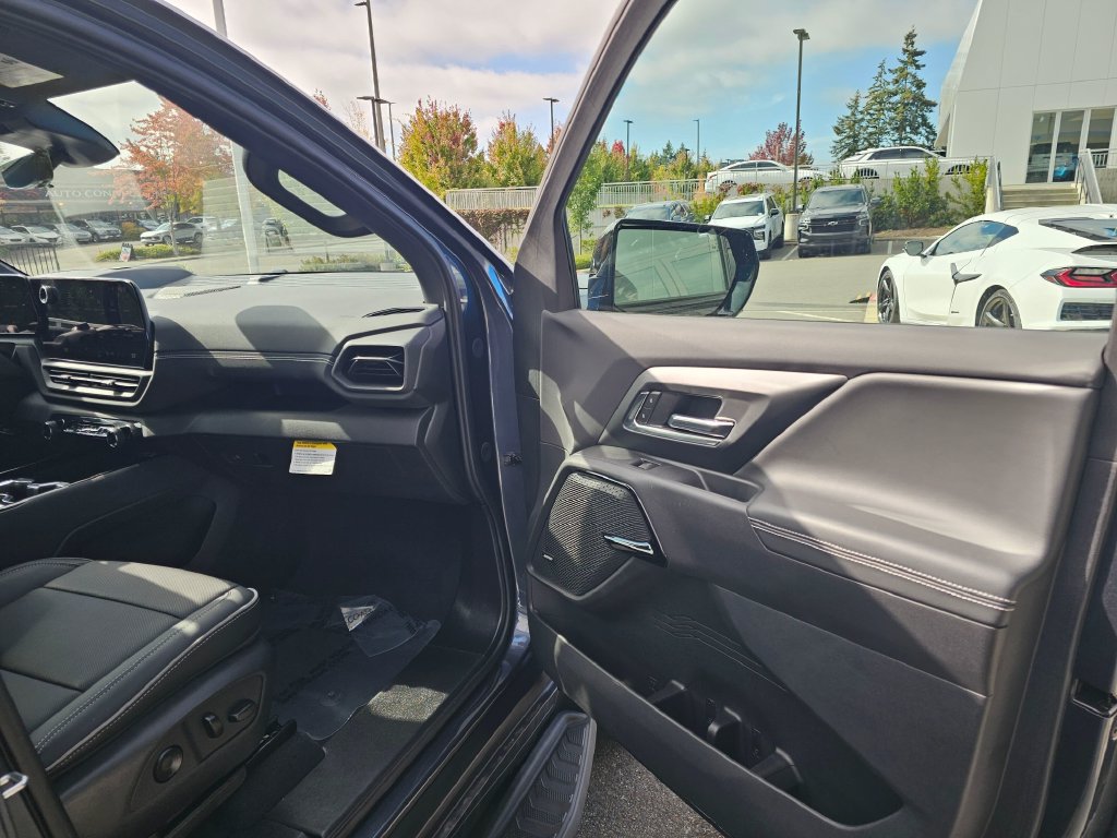 Used 2026 Chevrolet Silverado EV LT AWD/4WD image 12