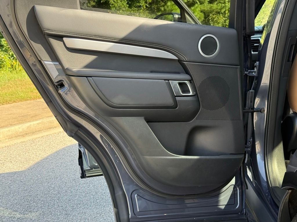 Used 2024 Land Rover Discovery Dynamic SE AWD/4WD image 28