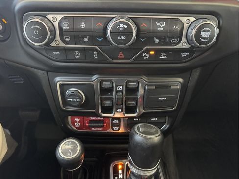 Used 2021 Jeep Wrangler Unlimited Rubicon AWD/4WD image 26
